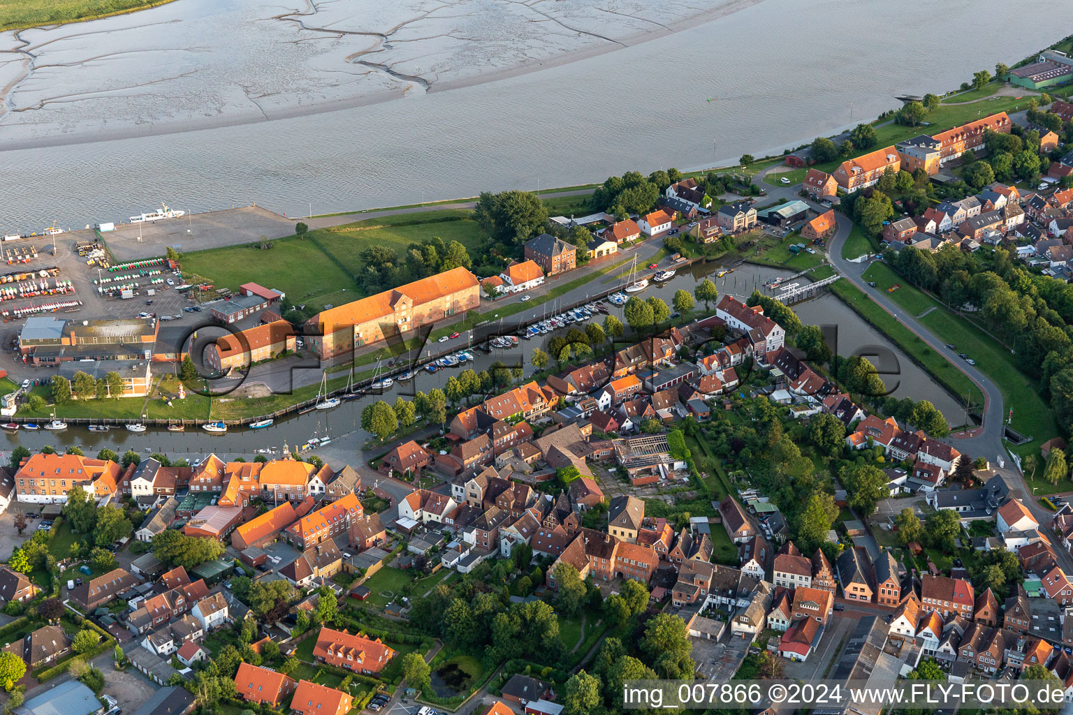 Photographie aérienne de Port Tönning à Tönning dans le département Schleswig-Holstein, Allemagne