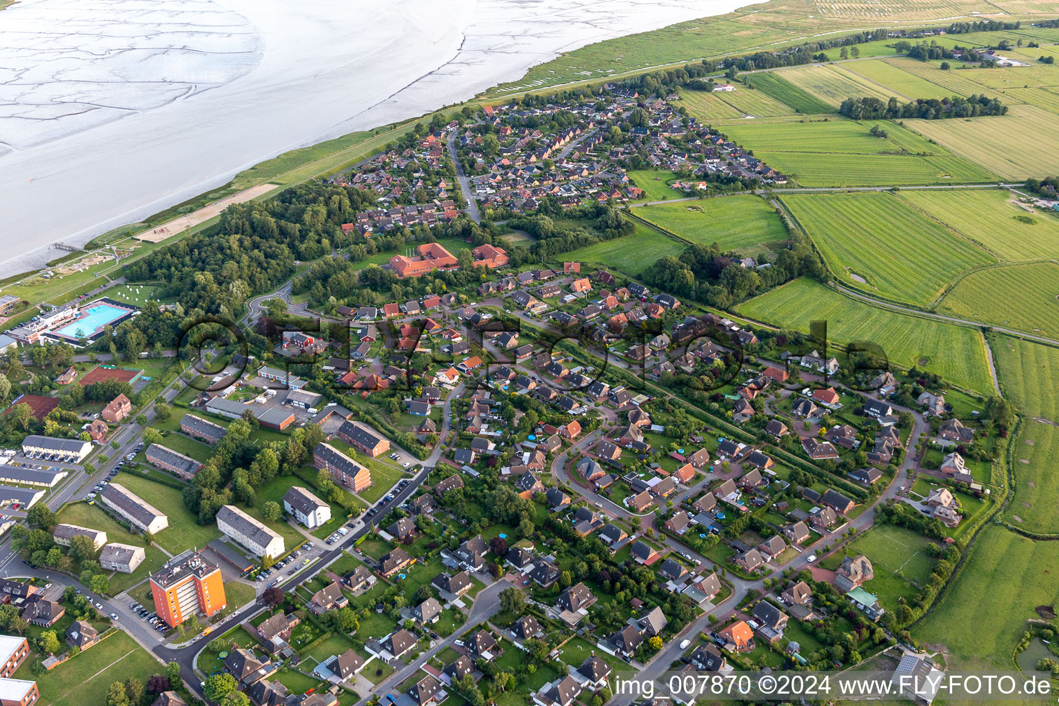 Tönning dans le département Schleswig-Holstein, Allemagne depuis l'avion