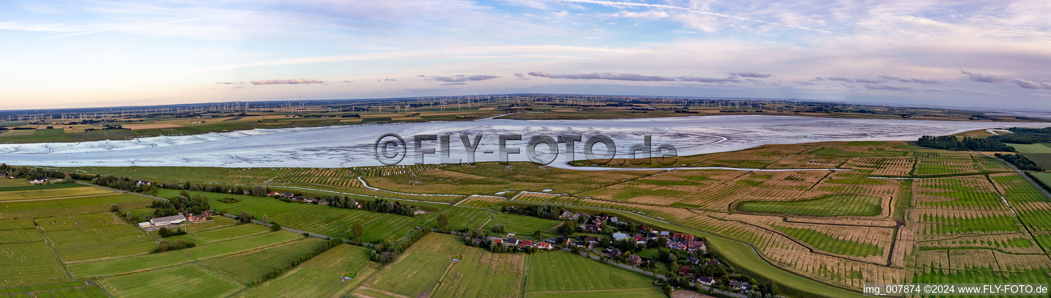 Vue aérienne de Panorama du Gross Olversum et de l'Eider à Tönning dans le département Schleswig-Holstein, Allemagne