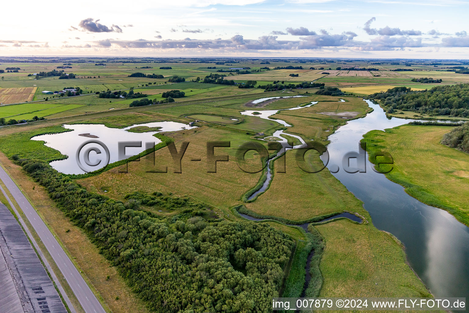 Vue aérienne de Katinger Watt à le quartier Katingsiel in Tönning dans le département Schleswig-Holstein, Allemagne