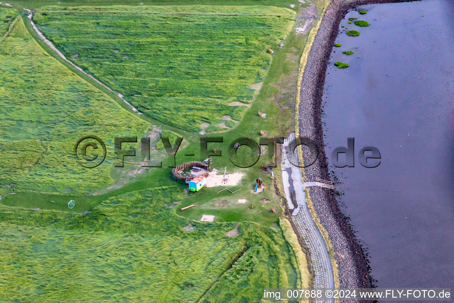 Vue aérienne de Plage de baignade Wesselburenerkoog à Wesselburenerkoog dans le département Schleswig-Holstein, Allemagne