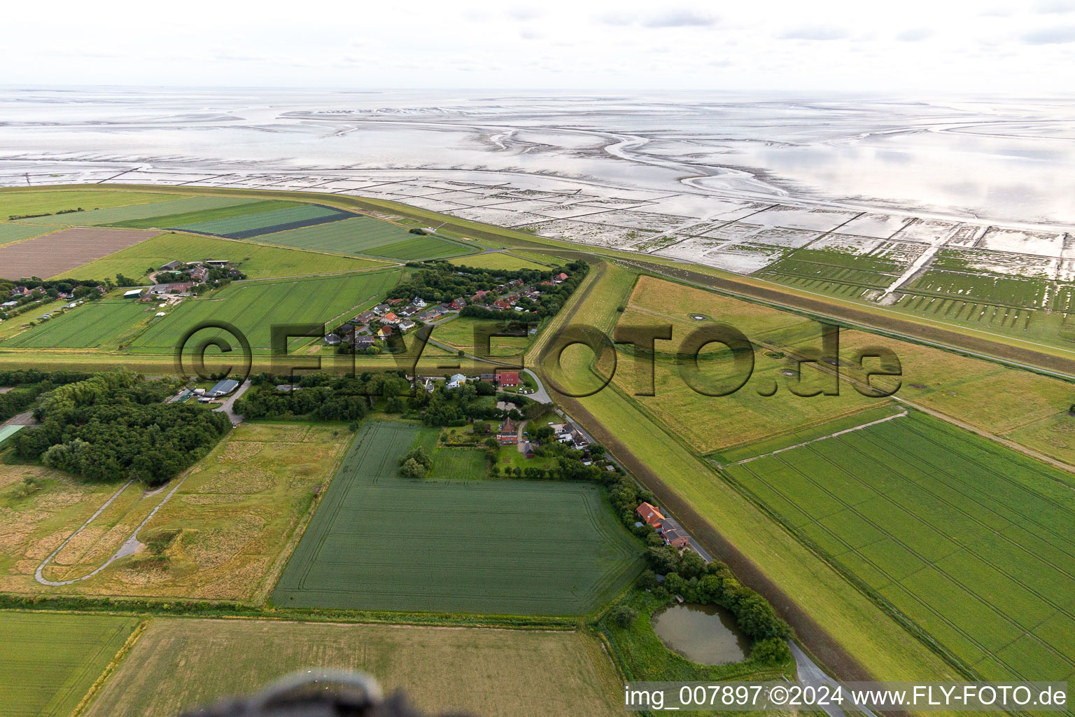 Vue aérienne de Westerkoog dans le département Schleswig-Holstein, Allemagne