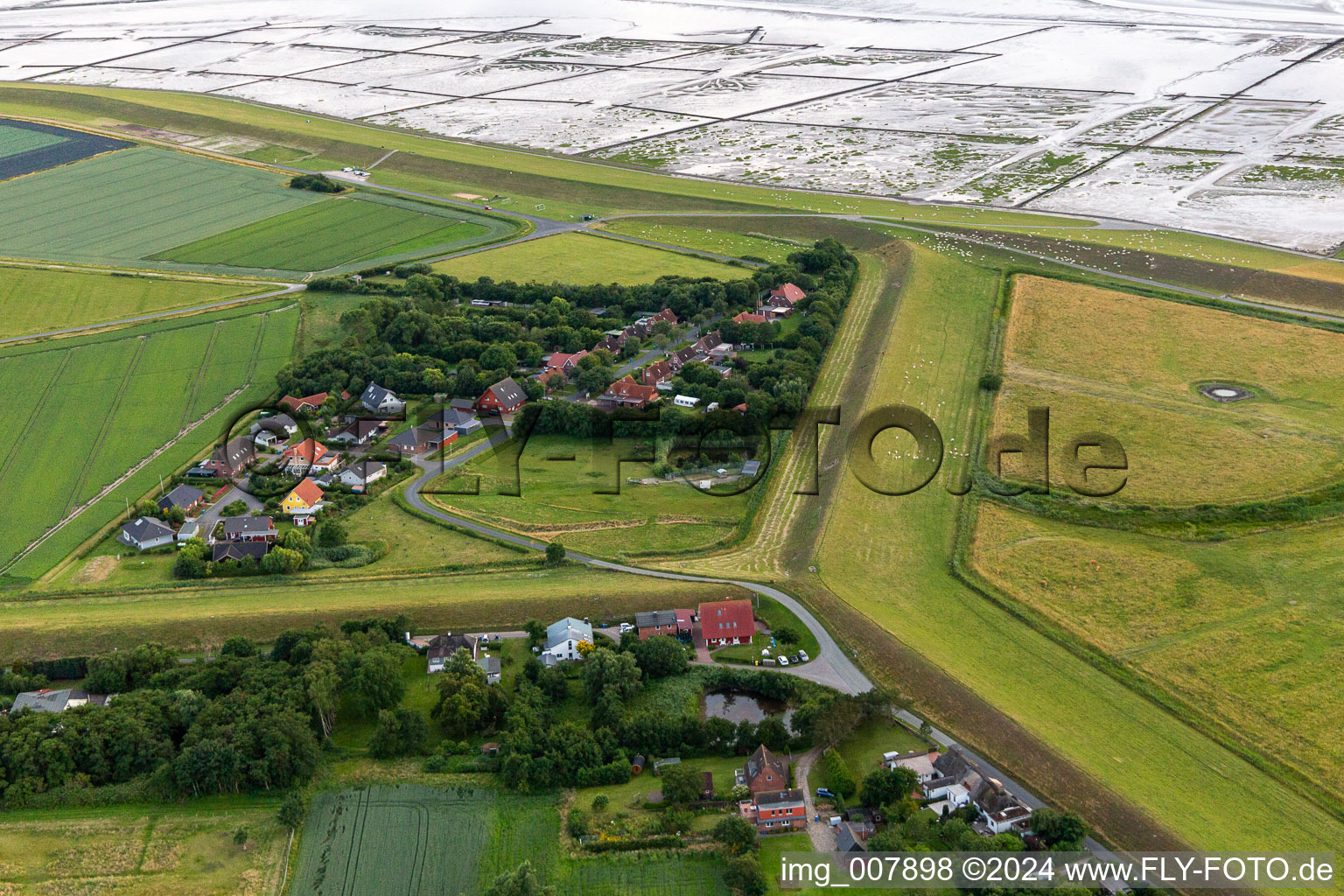 Vue aérienne de Westerkoog dans le département Schleswig-Holstein, Allemagne