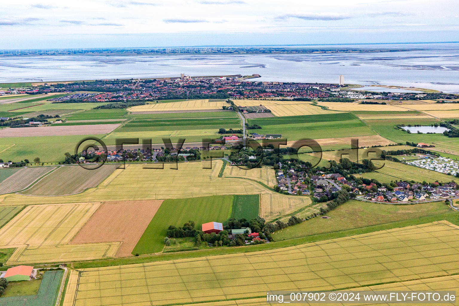 Vue aérienne de Vue de Busum à le quartier Stinteck in Oesterdeichstrich dans le département Schleswig-Holstein, Allemagne