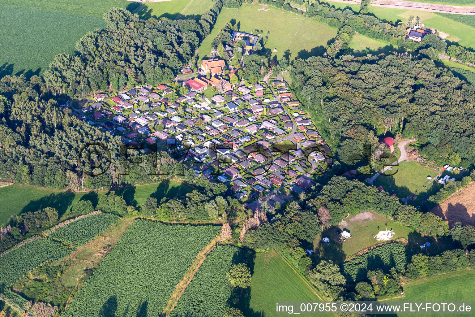 Vue aérienne de Complexe de maisons de vacances "Zone de loisirs Waldvelen à le quartier Waldvelen in Velen dans le département Rhénanie du Nord-Westphalie, Allemagne