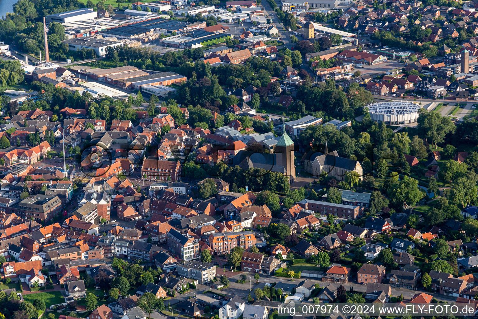 Vue aérienne de Collégiale Saint-Georges et Sainte-Félizitas à Vreden dans le département Rhénanie du Nord-Westphalie, Allemagne