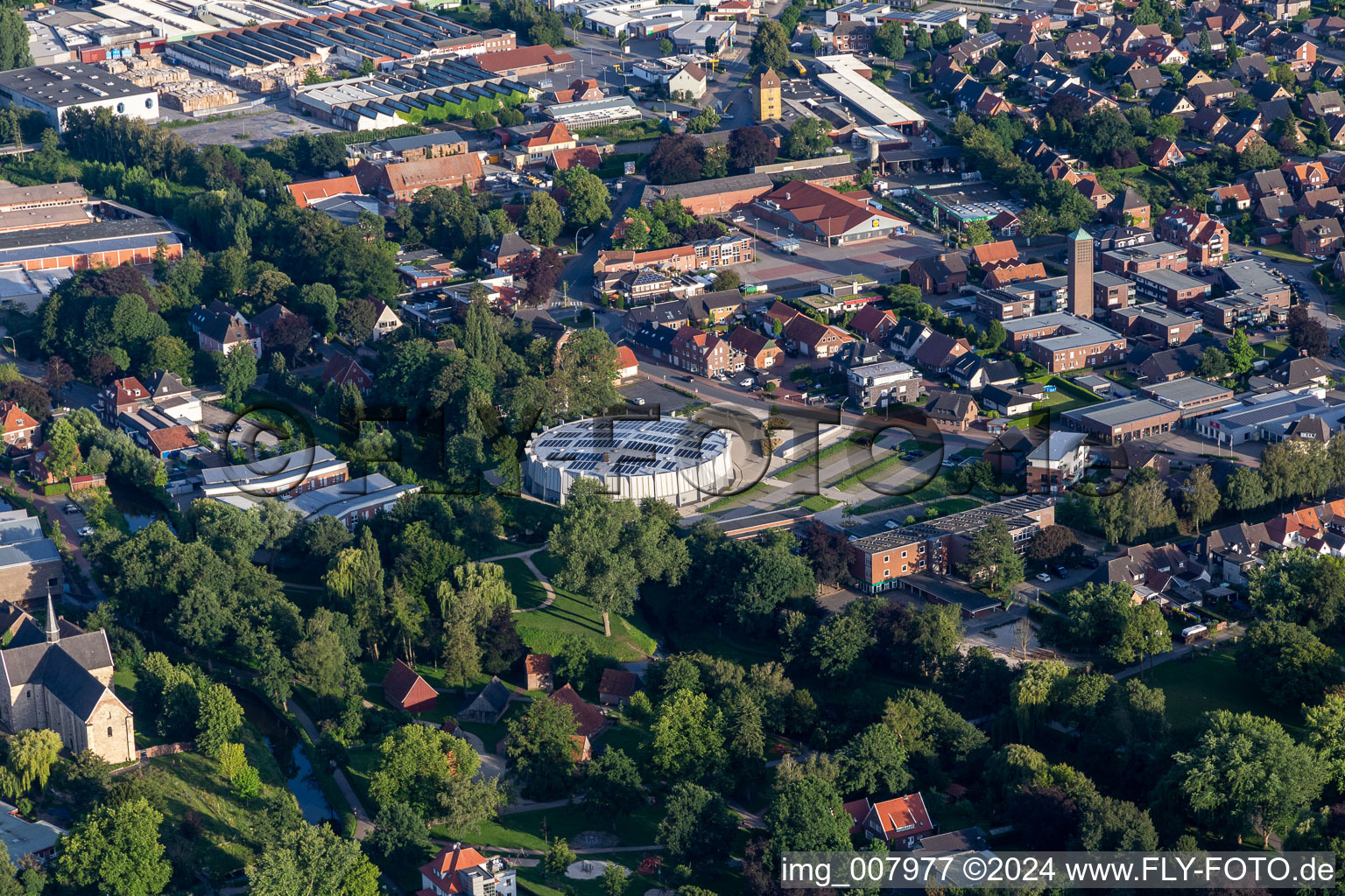 Vue aérienne de Salle de sport circulaire Hamland à Vreden dans le département Rhénanie du Nord-Westphalie, Allemagne