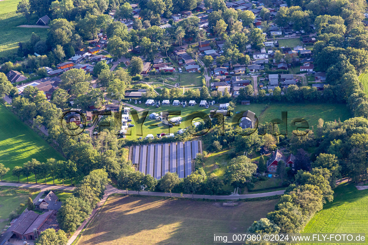 Vue aérienne de Camping 't Wieskamp à Winterswijk Henxel dans le département Gueldre, Pays-Bas