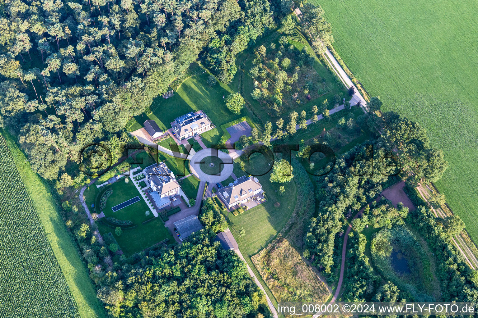 Vue aérienne de Bâtiments et parcs au manoir du manoir - domaine rural à le quartier Miste in Winterswijk Miste dans le département Gueldre, Pays-Bas