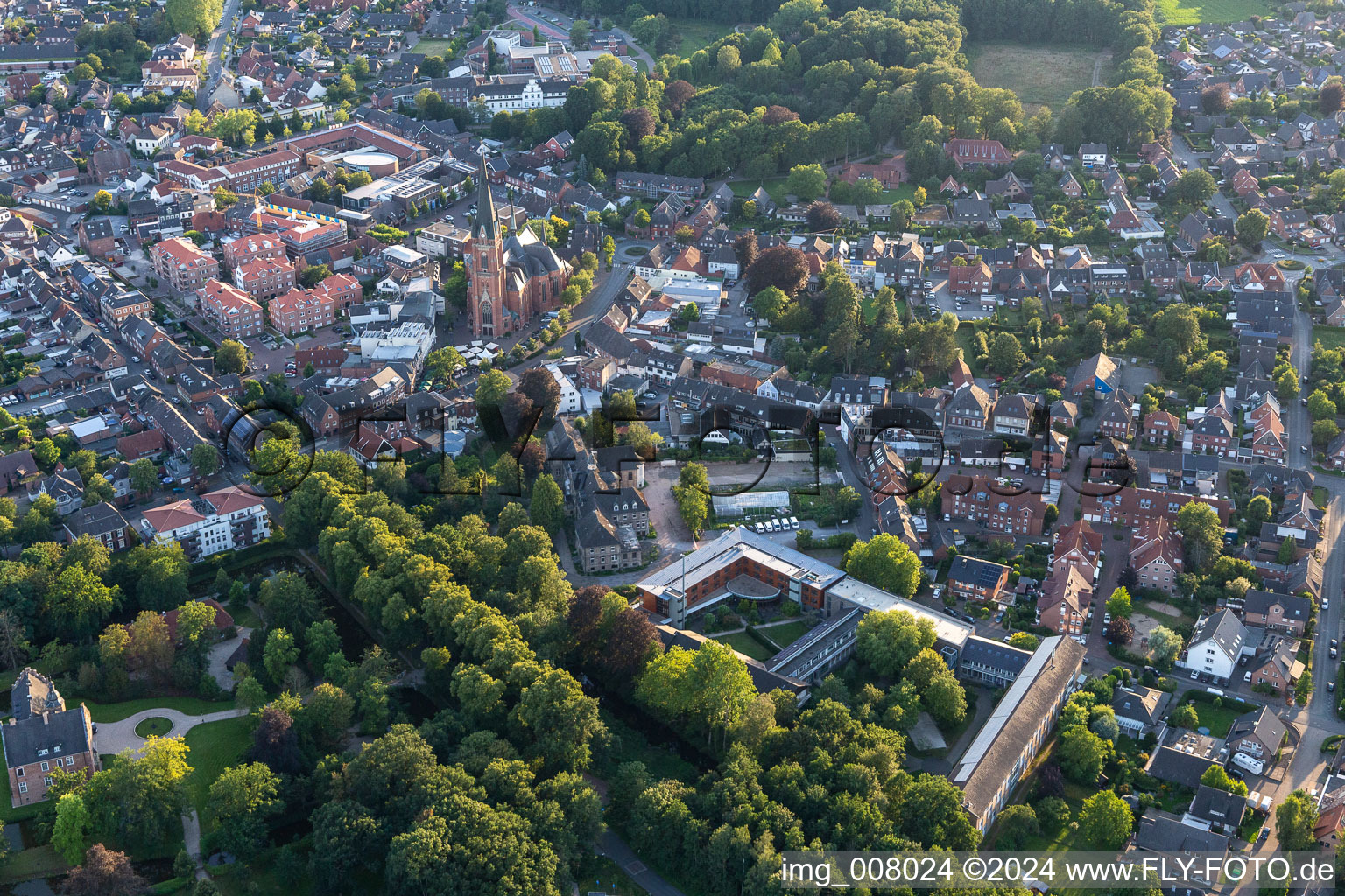 Rhede dans le département Rhénanie du Nord-Westphalie, Allemagne depuis l'avion