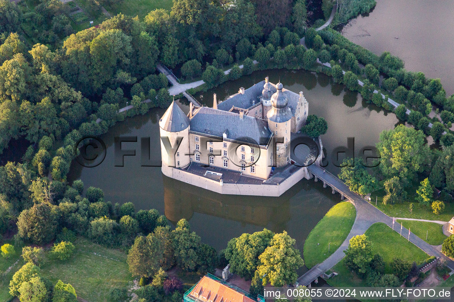 Vue aérienne de Château de jeunesse Gemen à le quartier Gemen in Borken dans le département Rhénanie du Nord-Westphalie, Allemagne