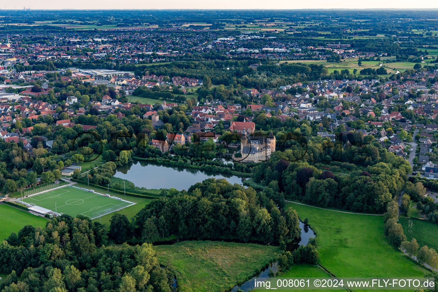 Vue aérienne de Du nord-est à le quartier Gemen in Borken dans le département Rhénanie du Nord-Westphalie, Allemagne