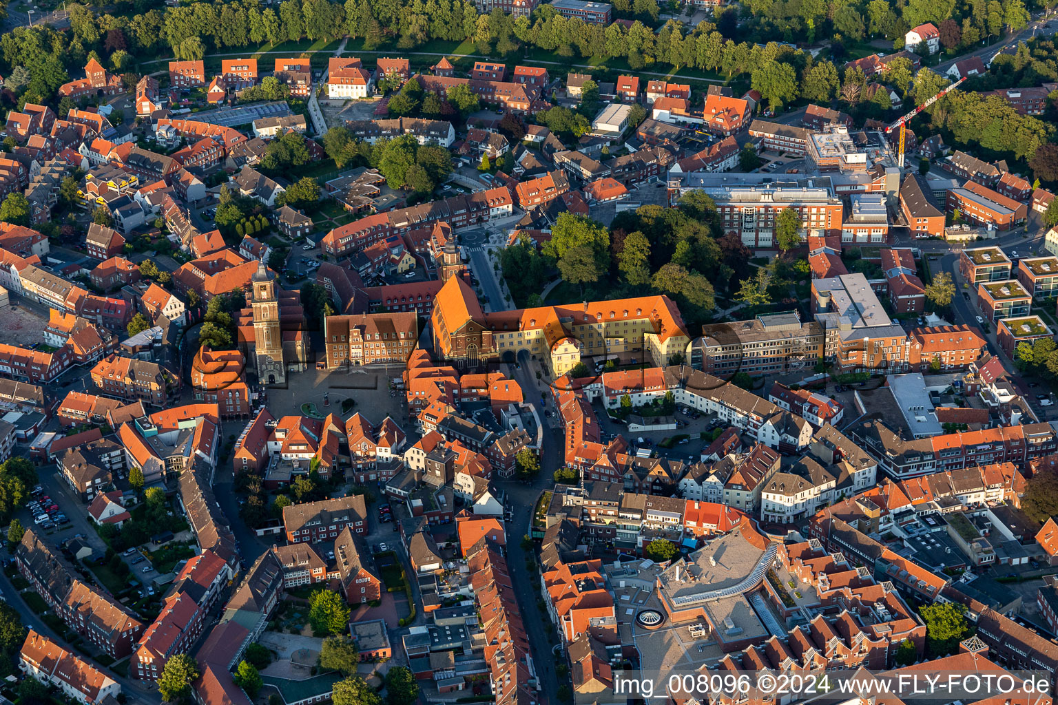 Vue aérienne de Marché avec Saint-Lambert et ancien palais de ville à Coesfeld dans le département Rhénanie du Nord-Westphalie, Allemagne