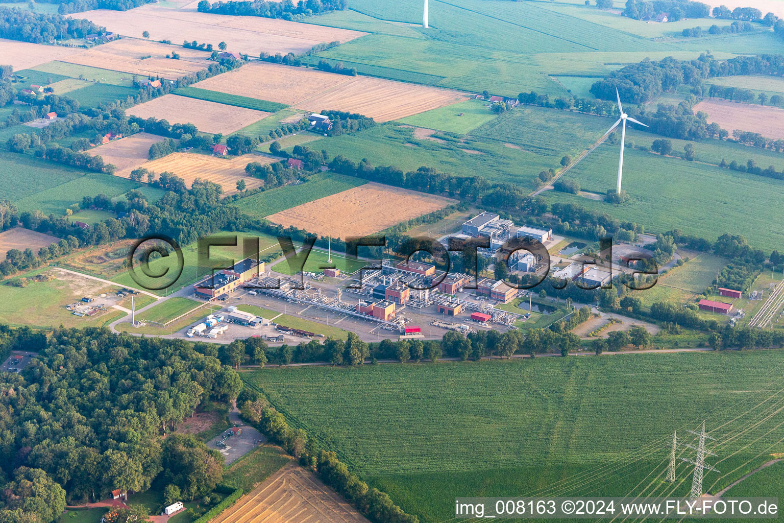 Vue aérienne de Installations du stockage souterrain de gaz naturel Epe-L de Nuon Epe Gasspeicher GmbH et RWE Gas Storage West GmbH à Epe à le quartier Kottigerhook in Gronau dans le département Rhénanie du Nord-Westphalie, Allemagne