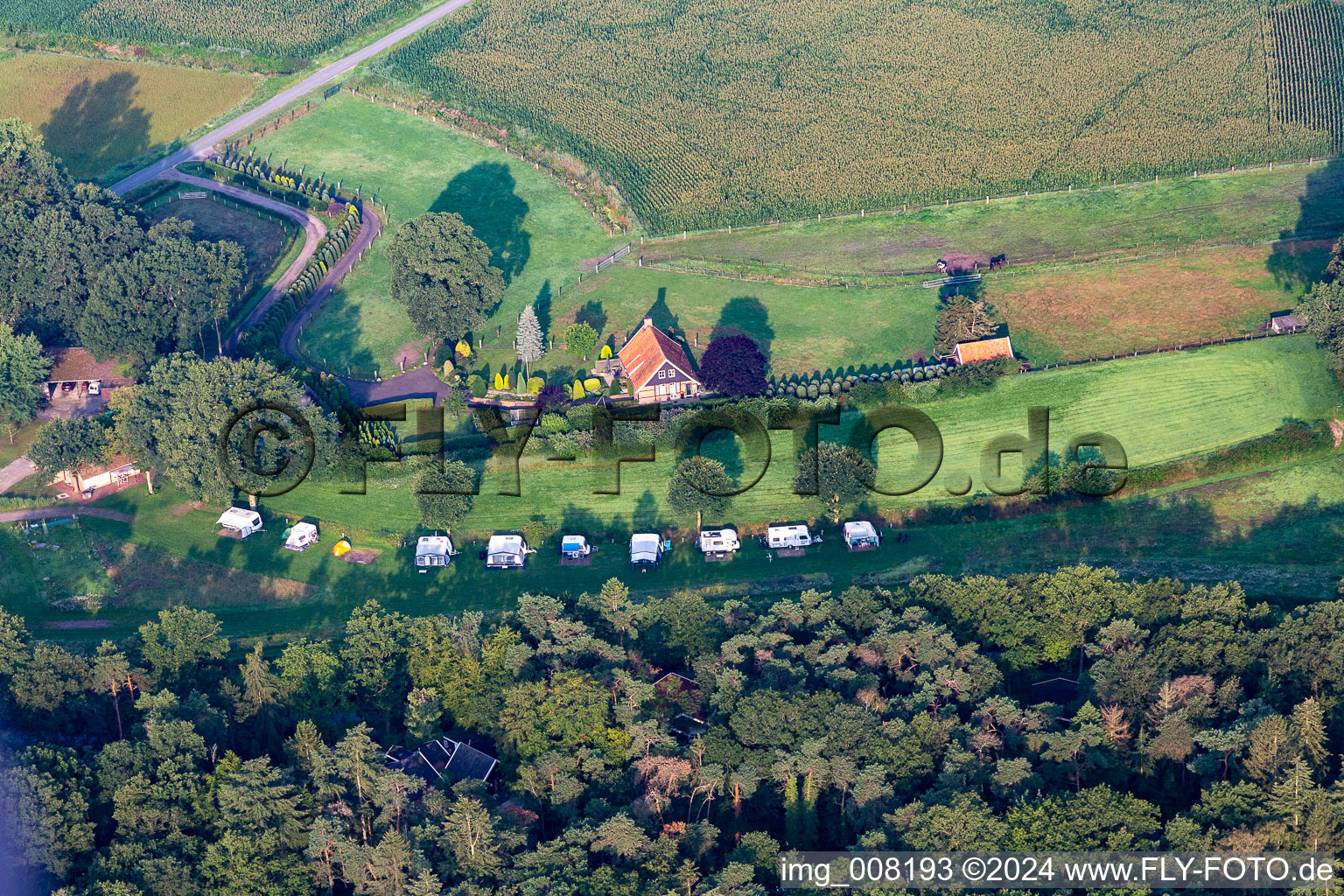 Vue aérienne de Camping Het Wargerink à Haaksbergen dans le département Overijssel, Pays-Bas