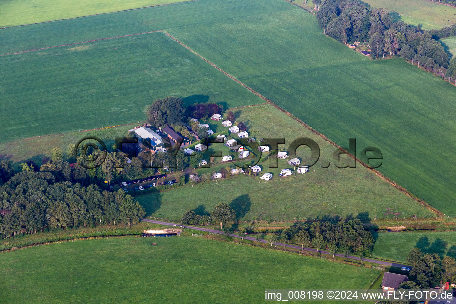 Vue aérienne de Camping Boerderij de Beek à Haaksbergen dans le département Overijssel, Pays-Bas