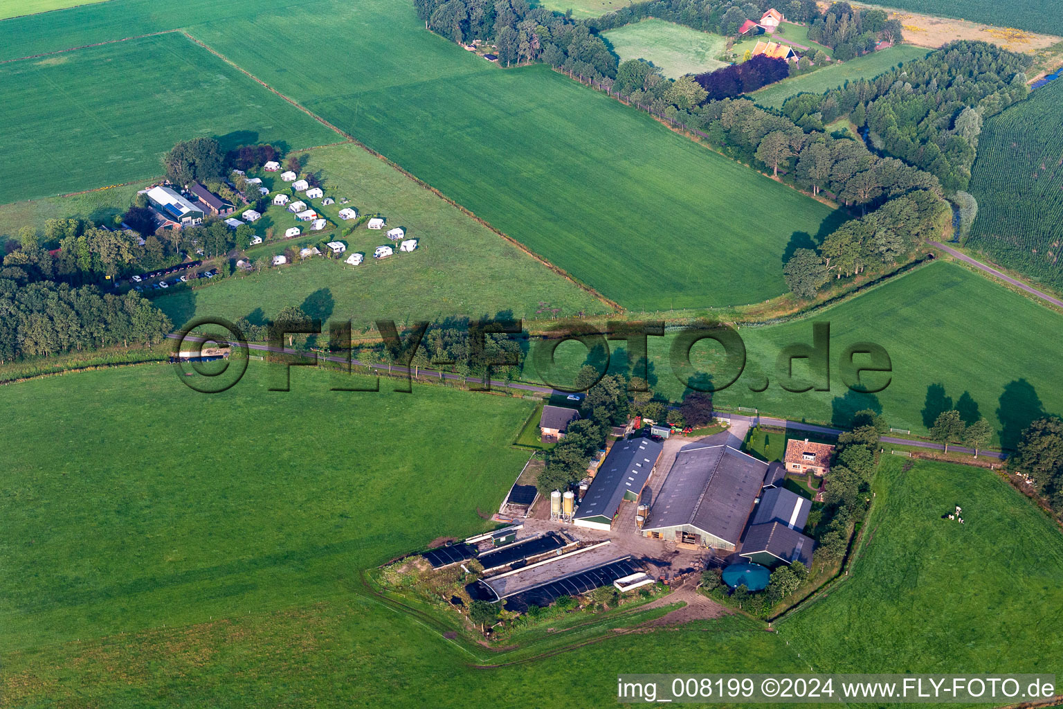 Vue aérienne de Camping Boerderij de Beek à Haaksbergen dans le département Overijssel, Pays-Bas