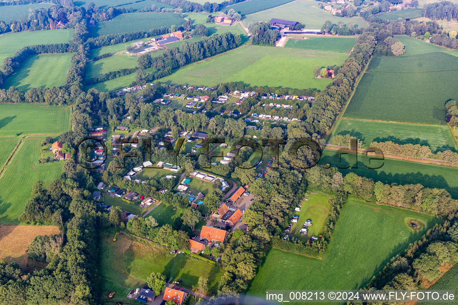 Vue aérienne de Camping Den Borg Loisirs à Rekken dans le département Gueldre, Pays-Bas