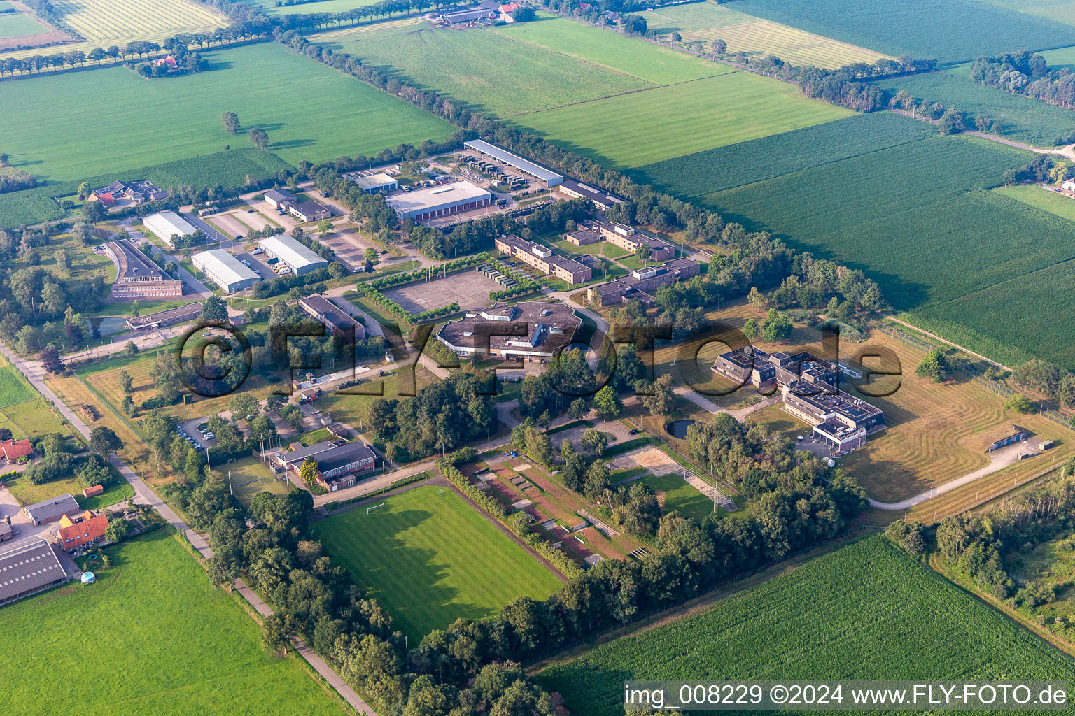 Vue aérienne de Kazerne Eibergen à Eibergen dans le département Gueldre, Pays-Bas