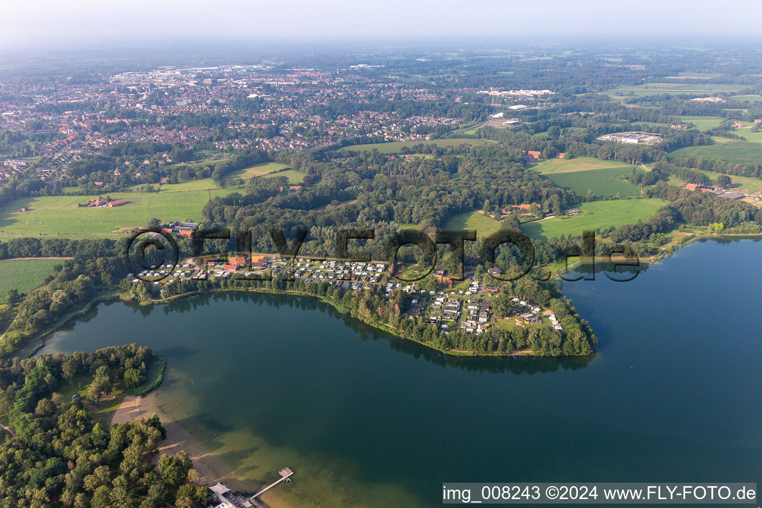 Vue aérienne de Camping Klompenmakerij ten Hagen, 't Hilgelomeer à Winterswijk dans le département Gueldre, Pays-Bas