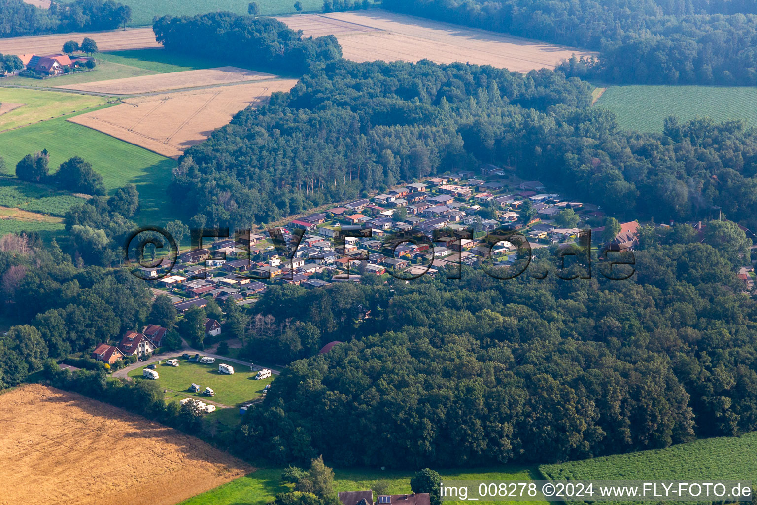 Aire de loisirs de Waldvelen, vente familiale der Buss à Velen dans le département Rhénanie du Nord-Westphalie, Allemagne du point de vue du drone