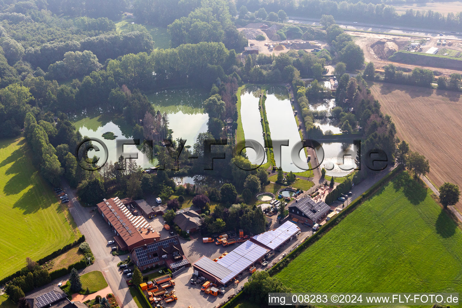 Vue aérienne de Lande arborée paradis de la pêche à Gescher dans le département Rhénanie du Nord-Westphalie, Allemagne