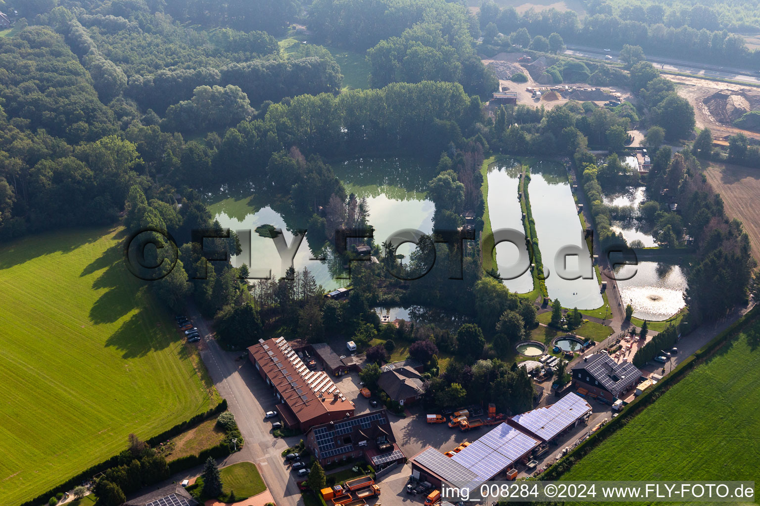 Vue aérienne de Lande arborée paradis de la pêche à Gescher dans le département Rhénanie du Nord-Westphalie, Allemagne