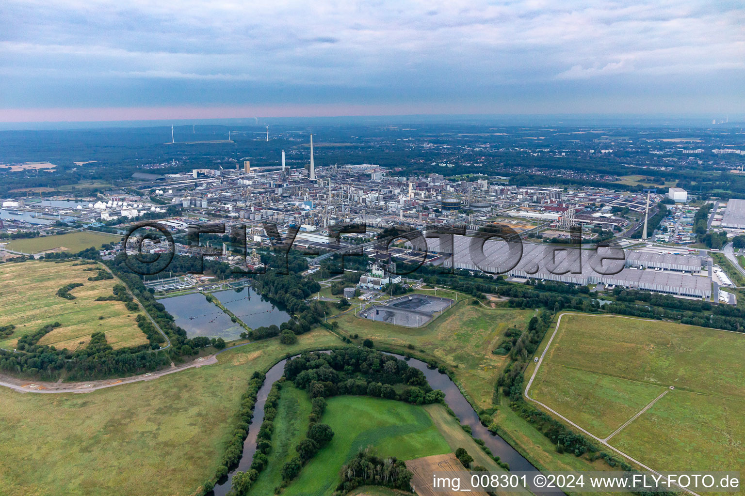 Vue aérienne de Les locaux de l'usine du producteur chimique Chemiepark Marl sur la Paul-Baumann Straße à le quartier Chemiezone in Marl dans le département Rhénanie du Nord-Westphalie, Allemagne