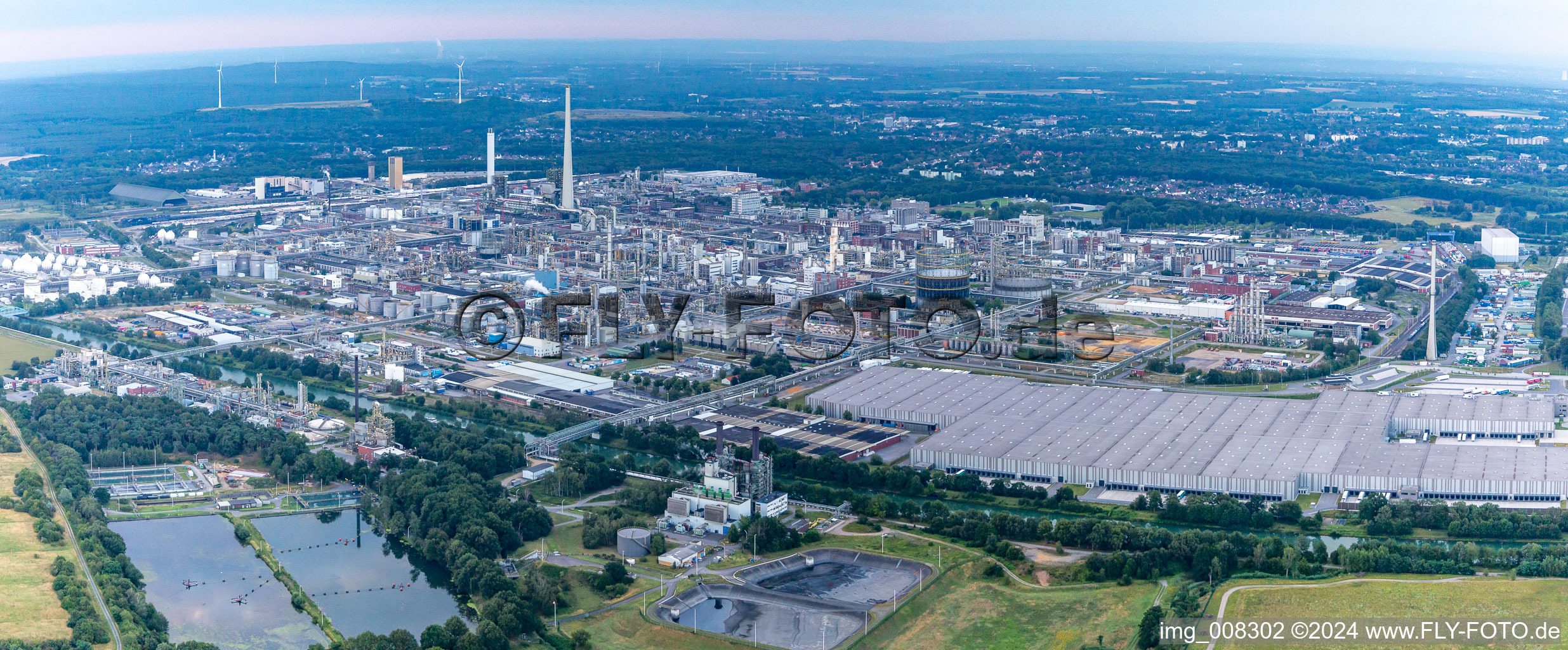 Vue aérienne de Les locaux de l'usine du producteur chimique Chemiepark Marl sur la Paul-Baumann Straße à le quartier Chemiezone in Marl dans le département Rhénanie du Nord-Westphalie, Allemagne