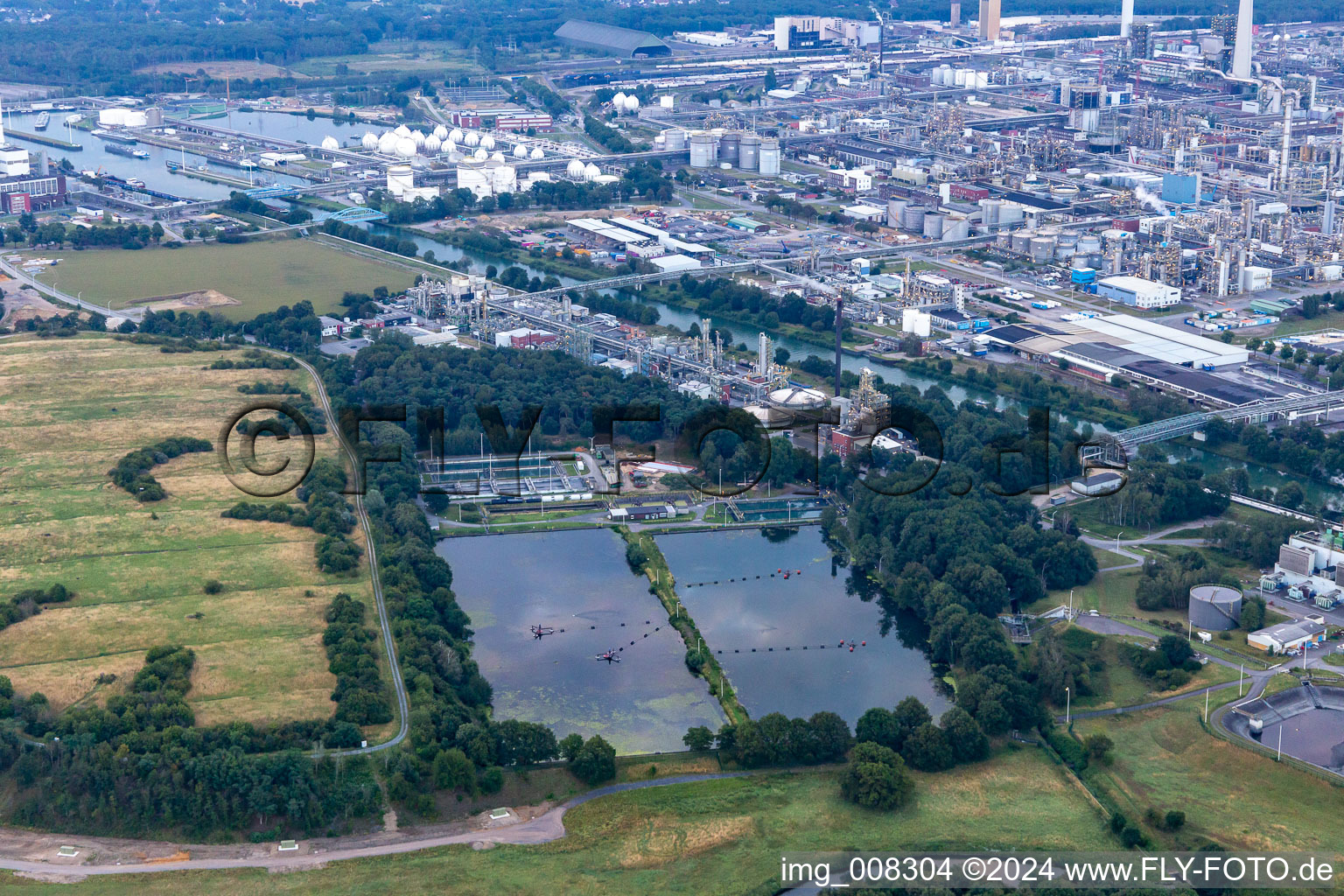 Vue aérienne de Parc chimique Marl derrière les prairies de Lippe à le quartier Chemiezone in Marl dans le département Rhénanie du Nord-Westphalie, Allemagne