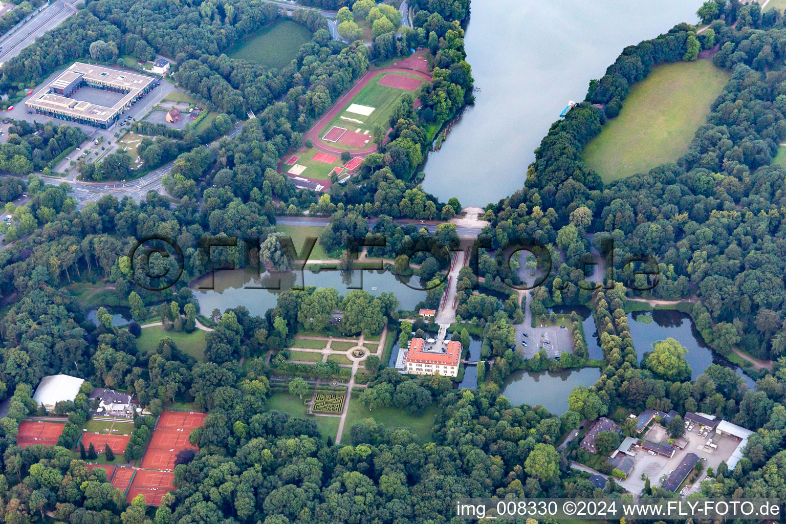 Vue aérienne de Parc du jardin du château de Berge dans le quartier du Buer à Gelsenkirchen dans le département Rhénanie du Nord-Westphalie, Allemagne