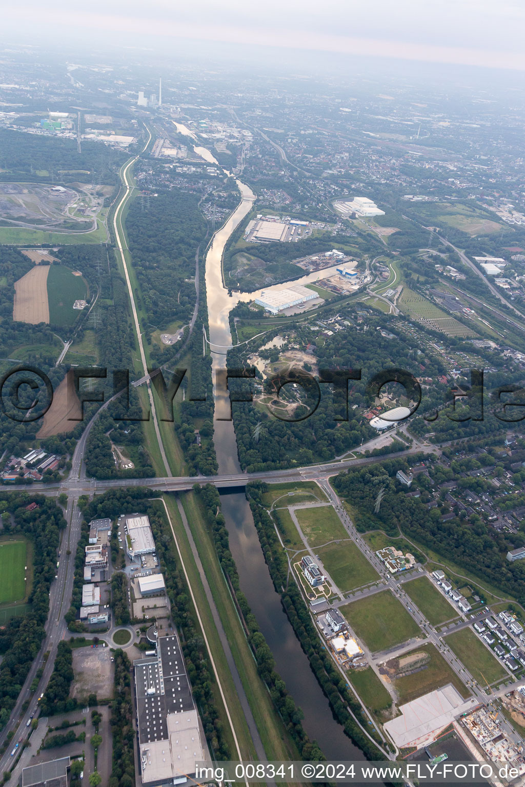 Photographie aérienne de Canal Emscher et Rhin-Herne à Gelsenkirchen dans le département Rhénanie du Nord-Westphalie, Allemagne