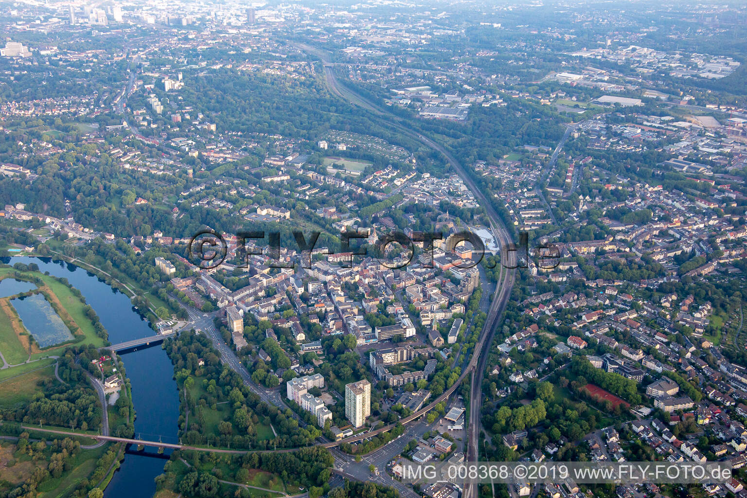 Vue aérienne de Sur la Ruhr à Essen-Steele dans le département Rhénanie du Nord-Westphalie, Allemagne