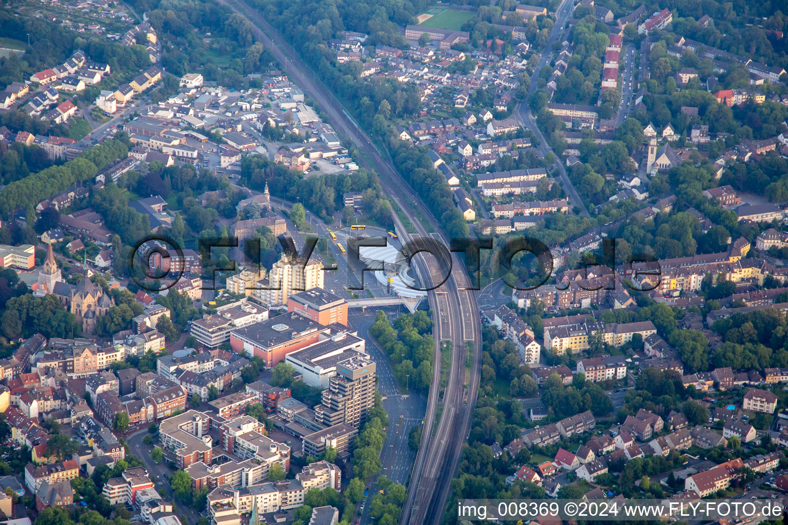 Vue aérienne de Steeler Square et la gare à le quartier Steele in Essen dans le département Rhénanie du Nord-Westphalie, Allemagne