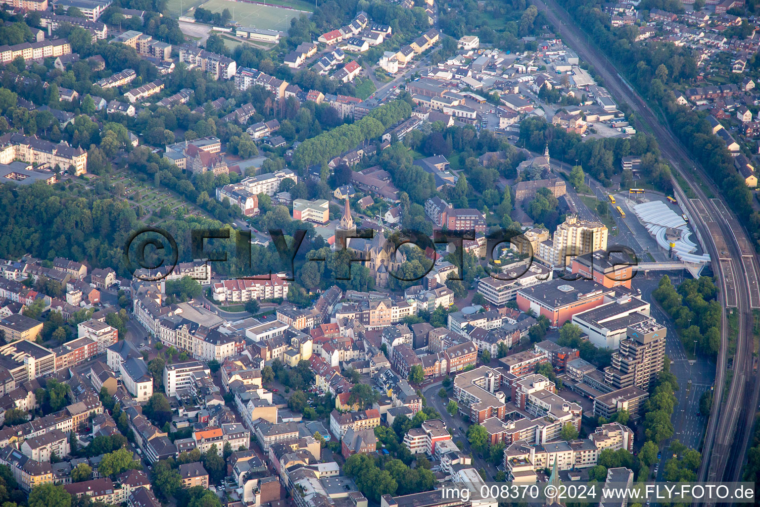 Vue aérienne de Steeler Square et la gare à le quartier Steele in Essen dans le département Rhénanie du Nord-Westphalie, Allemagne