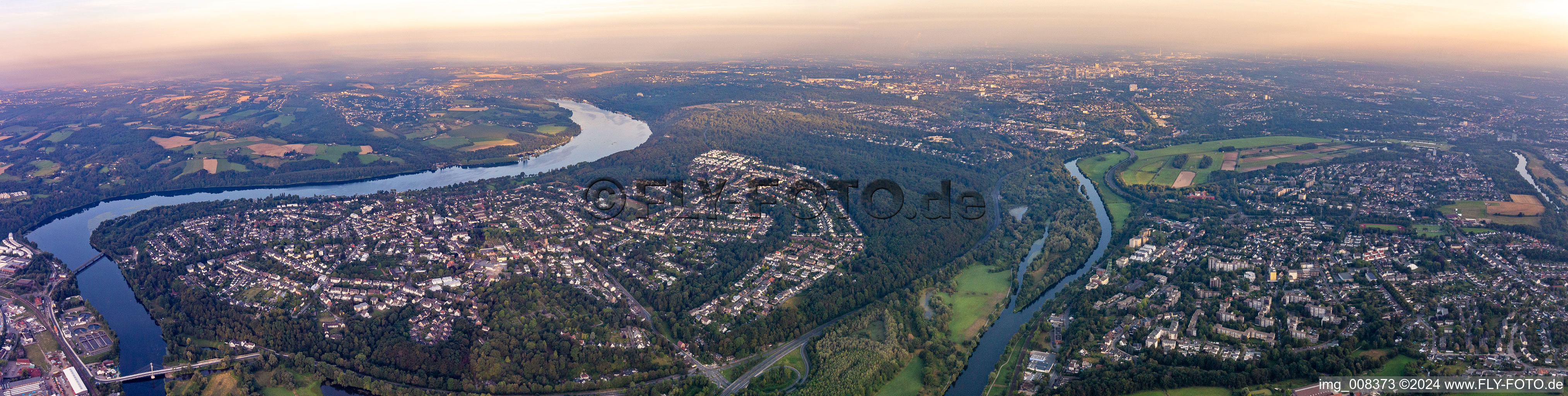 Vue aérienne de Panorama au lac Baldeneyersee à le quartier Heisingen in Essen dans le département Rhénanie du Nord-Westphalie, Allemagne