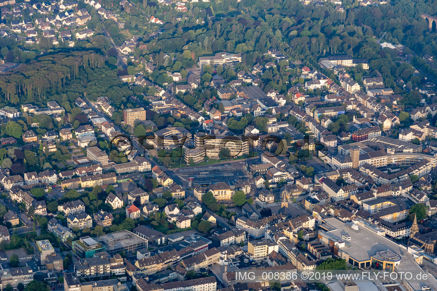 Vue aérienne de Centre ville à Velbert dans le département Rhénanie du Nord-Westphalie, Allemagne