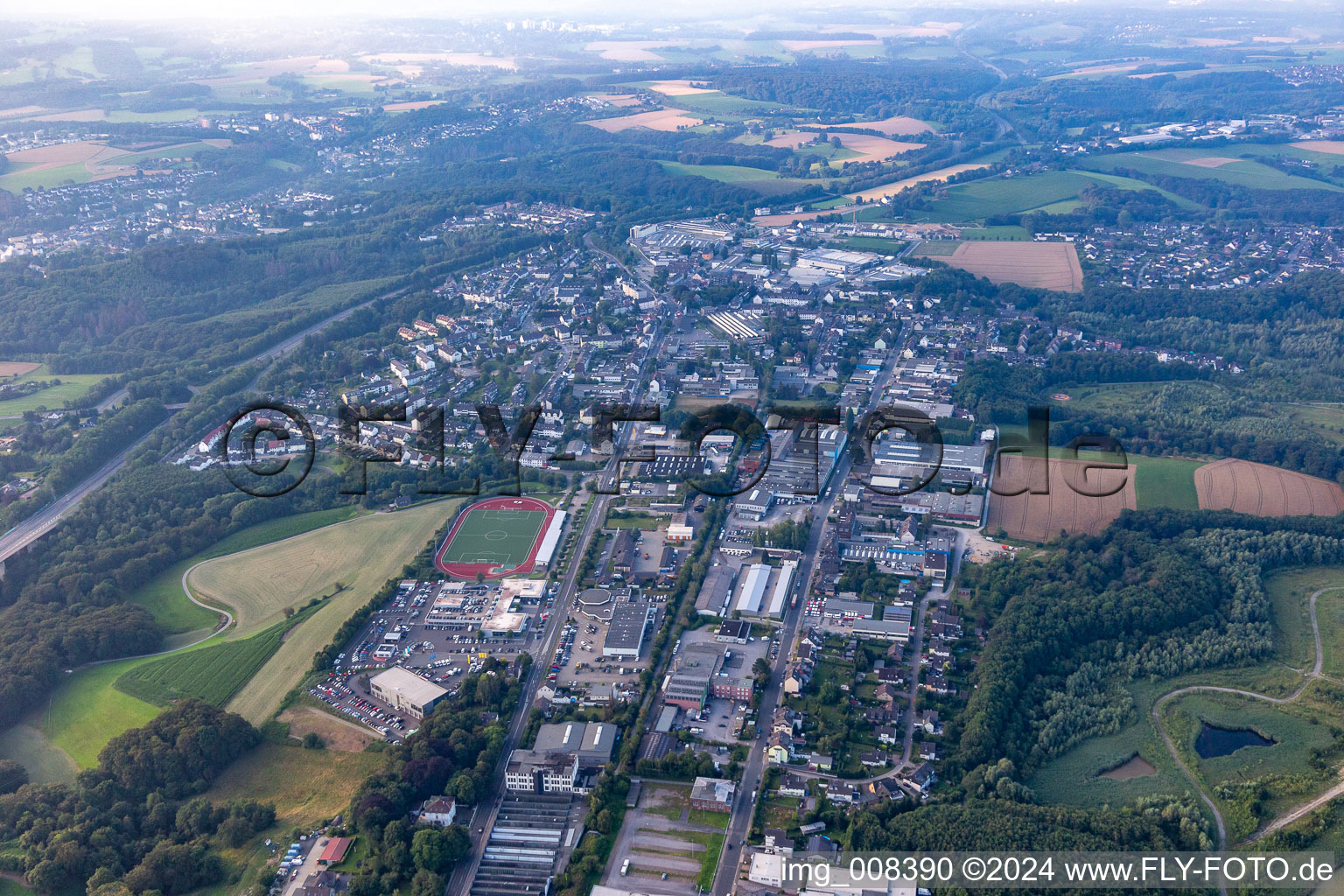 Vue aérienne de Zone industrielle Neviges à le quartier Neviges in Velbert dans le département Rhénanie du Nord-Westphalie, Allemagne