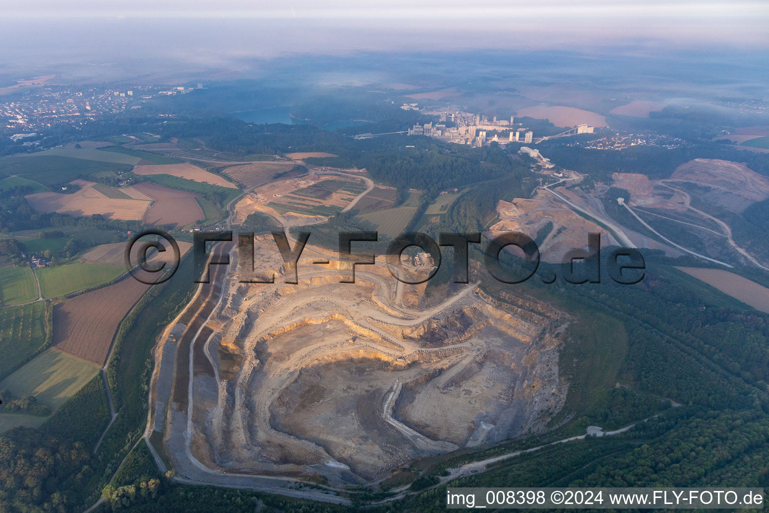 Photographie aérienne de Mine à ciel ouvert Rütkausen de l'usine Lhoist Rheinkalk à Flandersbach à Wülfrath dans le département Rhénanie du Nord-Westphalie, Allemagne