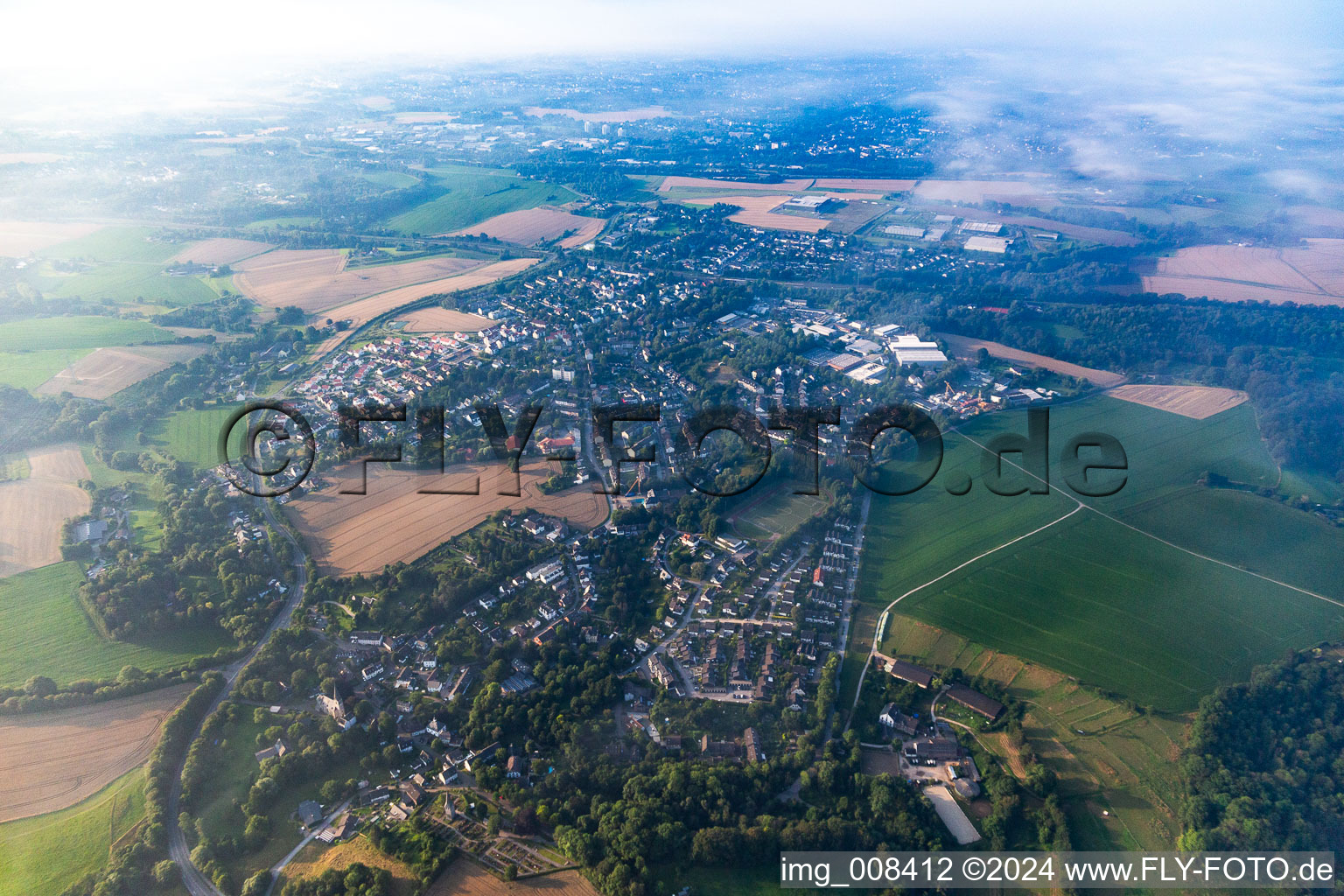 Vue aérienne de Quartier Gruiten in Haan dans le département Rhénanie du Nord-Westphalie, Allemagne