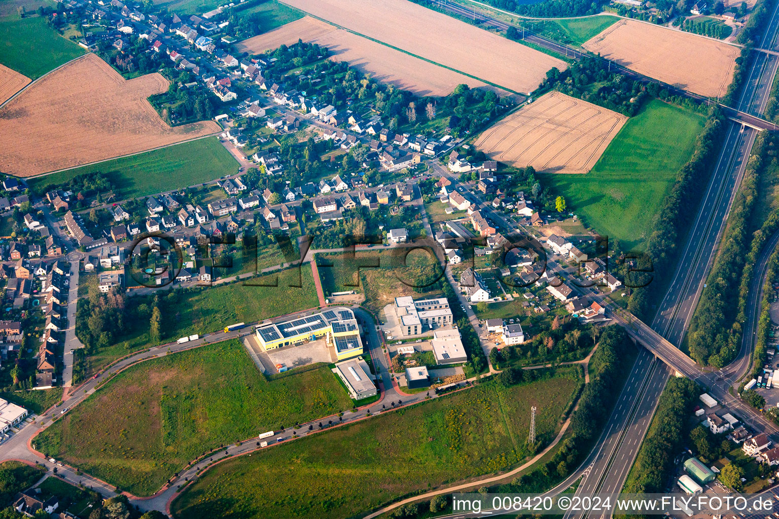 Vue aérienne de LBM Techno Gaz à le quartier Hagelkreuz in Langenfeld dans le département Rhénanie du Nord-Westphalie, Allemagne