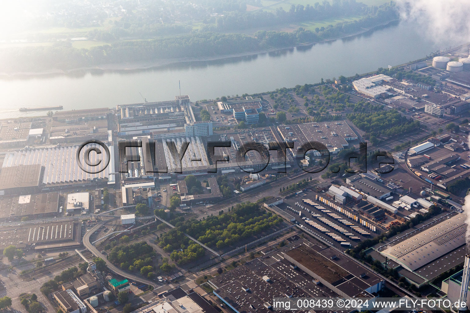 Vue aérienne de Ford Works, un bâtiment à Niehl dans le département Rhénanie du Nord-Westphalie, Allemagne