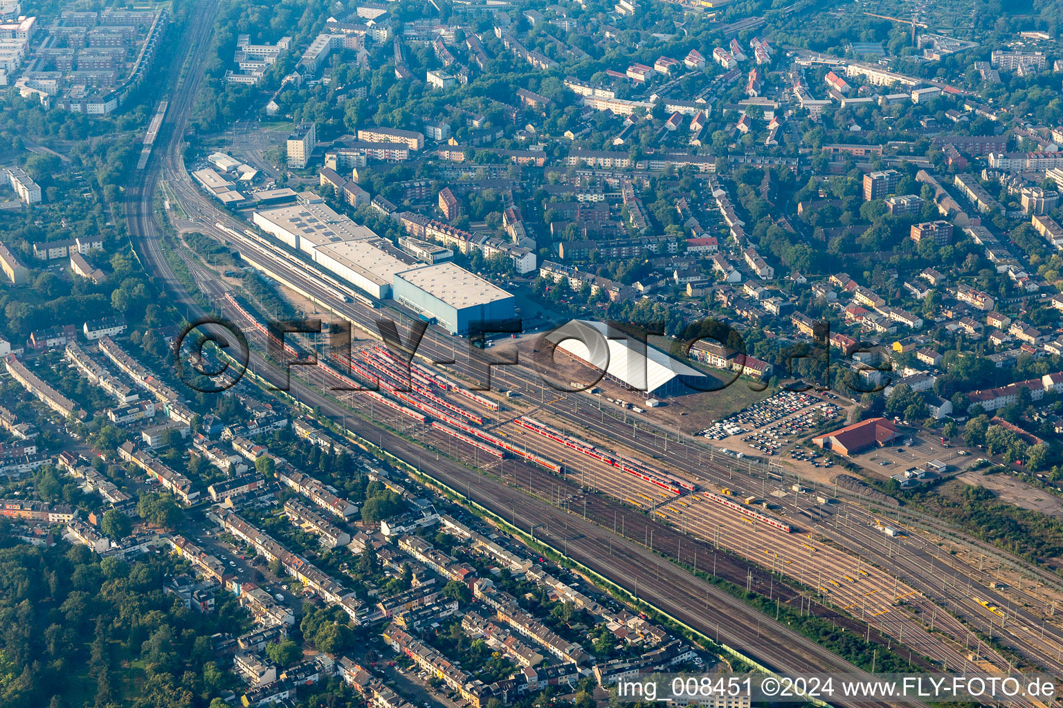 Vue aérienne de Dépôt ferroviaire à le quartier Bilderstöckchen in Köln dans le département Rhénanie du Nord-Westphalie, Allemagne