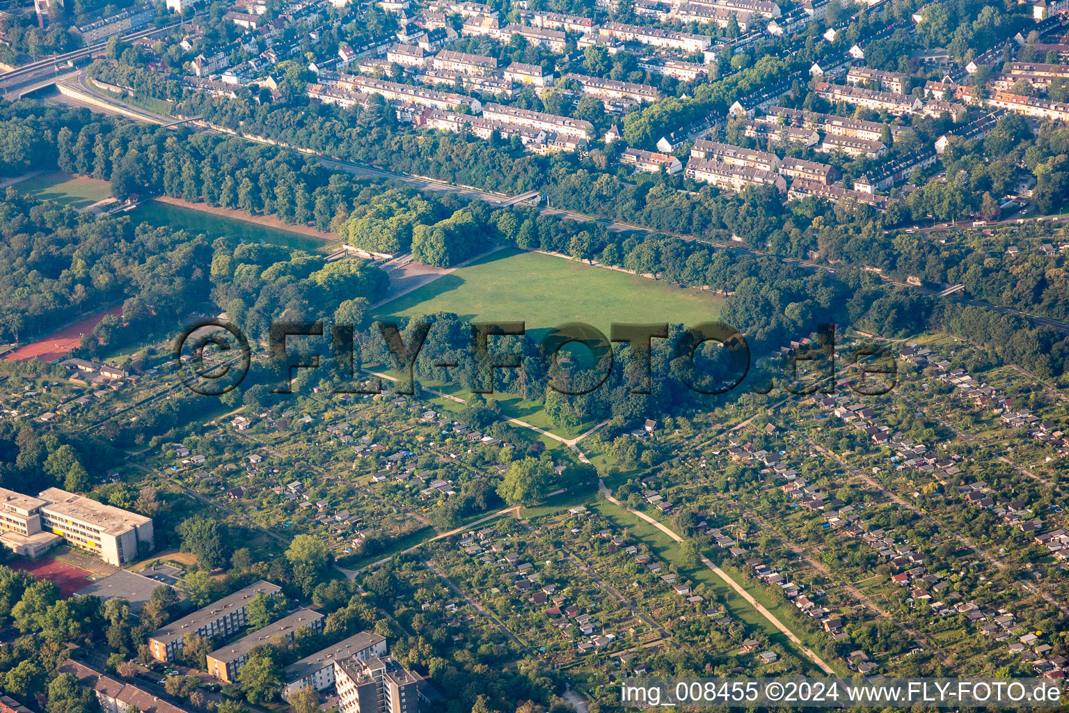 Vue aérienne de Parc Blücher à le quartier Bilderstöckchen in Köln dans le département Rhénanie du Nord-Westphalie, Allemagne