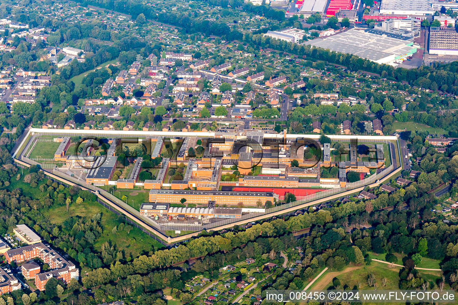 Vue aérienne de Terrain de la prison et clôture de sécurité de l'établissement correctionnel de la Rochusstrasse. Publié pour un usage éditorial uniquement à le quartier Ossendorf in Köln dans le département Rhénanie du Nord-Westphalie, Allemagne