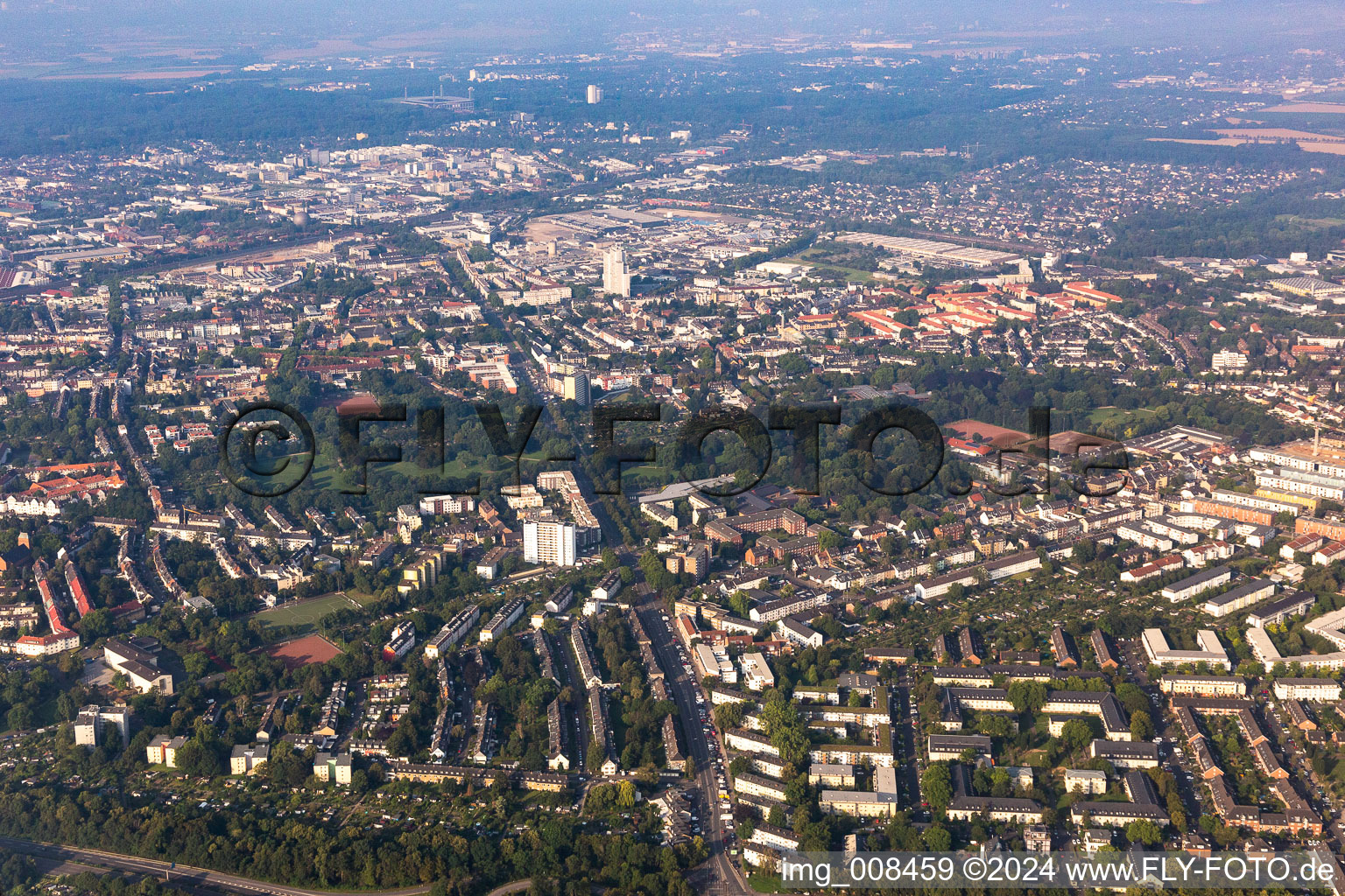 Vue aérienne de Quartier Neuehrenfeld in Köln dans le département Rhénanie du Nord-Westphalie, Allemagne