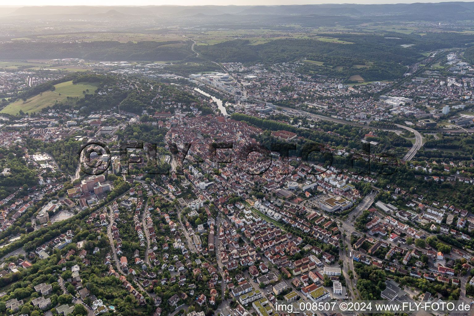 Vue aérienne de Vue des rues et des maisons des quartiers résidentiels à Tübingen dans le département Bade-Wurtemberg, Allemagne