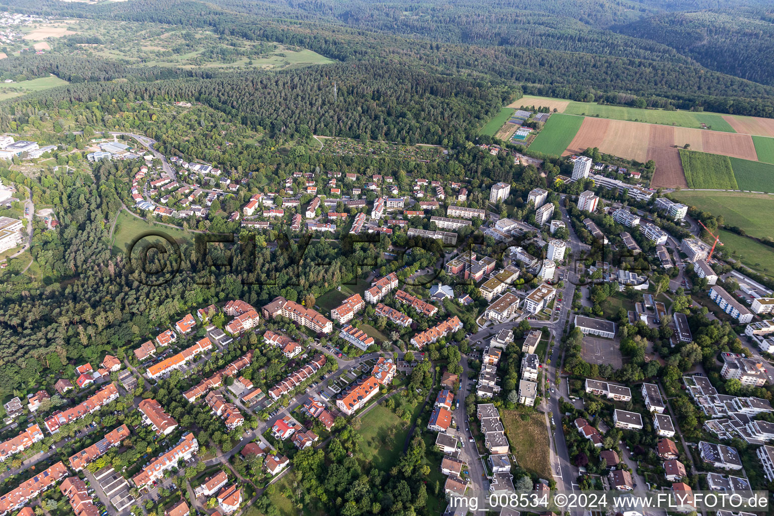 Vue aérienne de Anneau nord à le quartier Waldhausen in Tübingen dans le département Bade-Wurtemberg, Allemagne