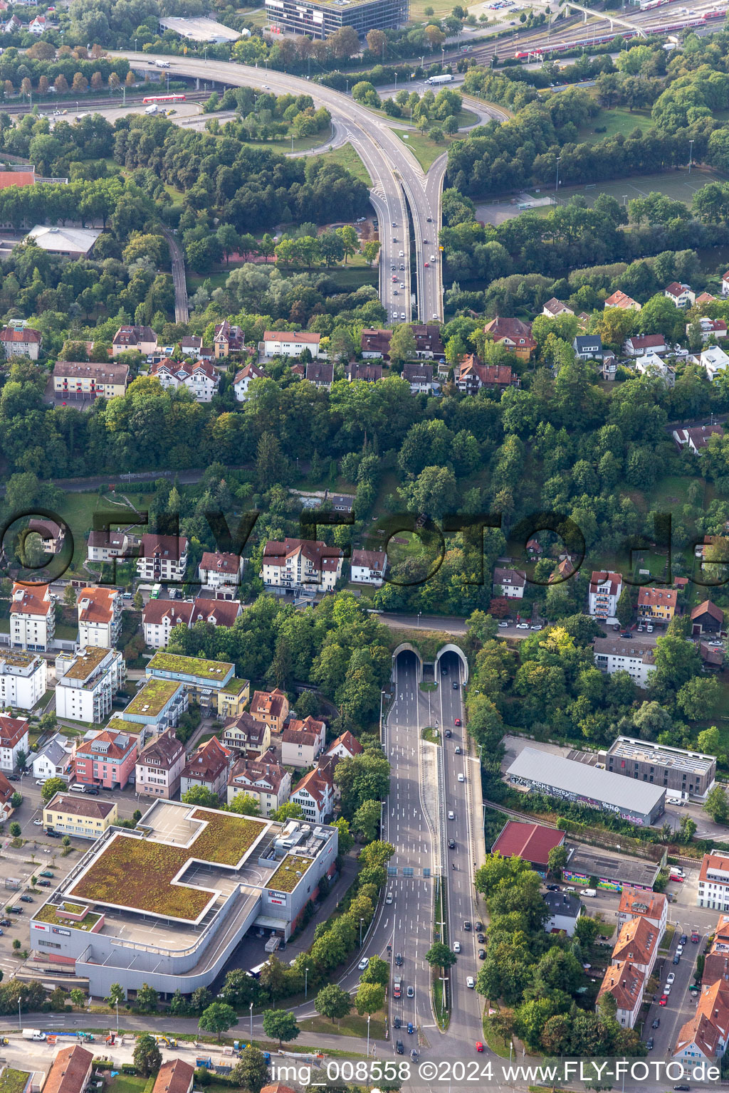 Vue aérienne de Tunnel à travers le Schloßberg à Tübingen dans le département Bade-Wurtemberg, Allemagne