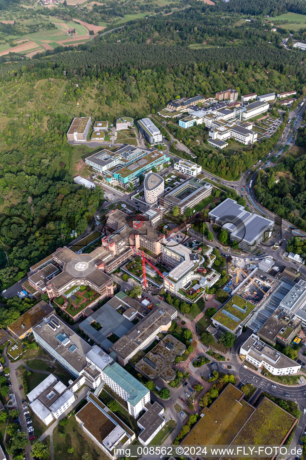 Hôpital universitaire Tübingen à le quartier Universität in Tübingen dans le département Bade-Wurtemberg, Allemagne du point de vue du drone